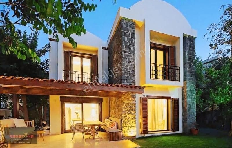 Bodrum Küçükbük Satılık Villa Gündoğan Küçükbük Site İçi Özel Plaj Müstakil Manzaralı Villa