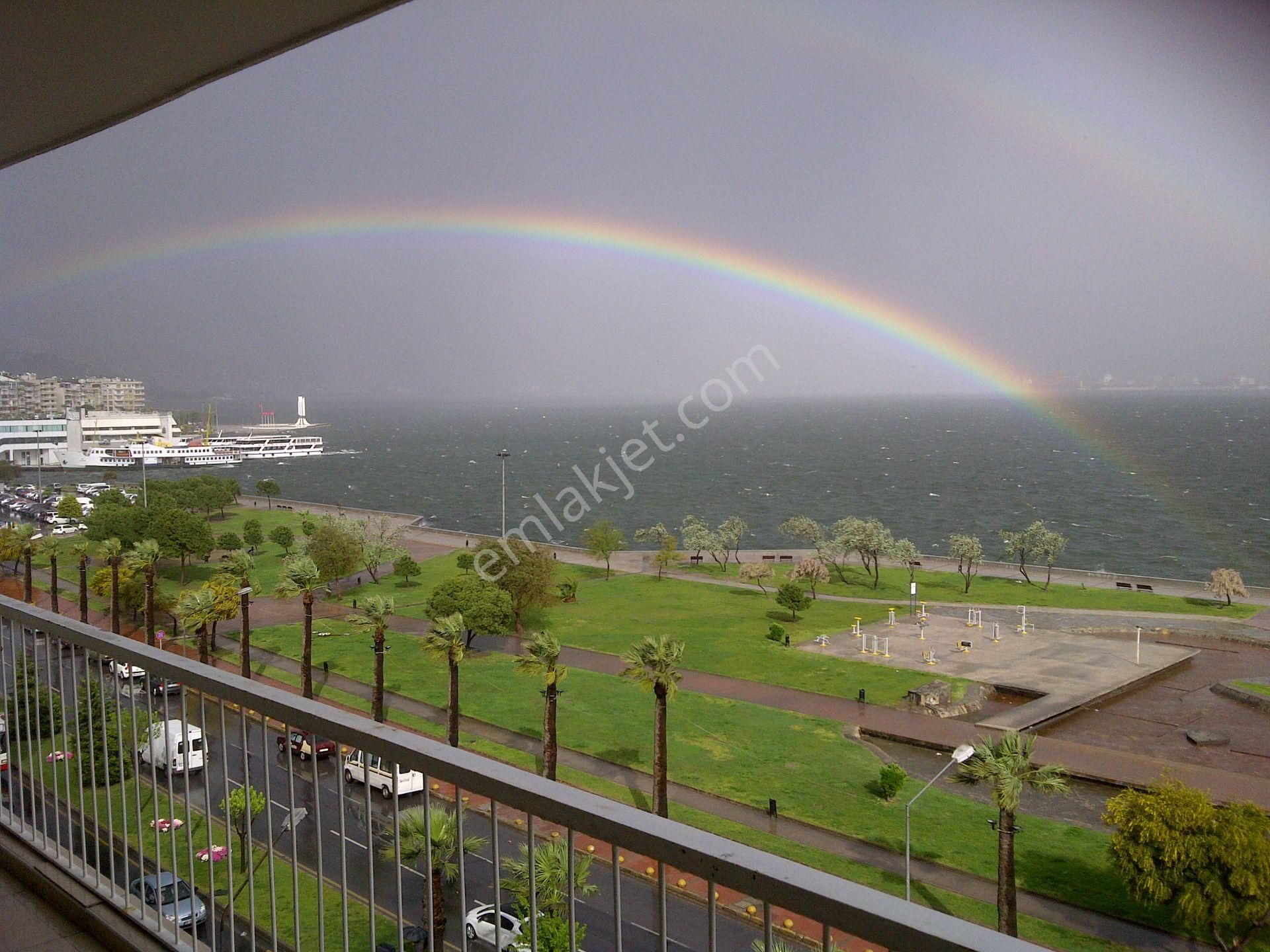 Karşıyaka Sahilde Projeden Sıfır 3 +1 Satılık Yalı Dairesı - Görsel 5