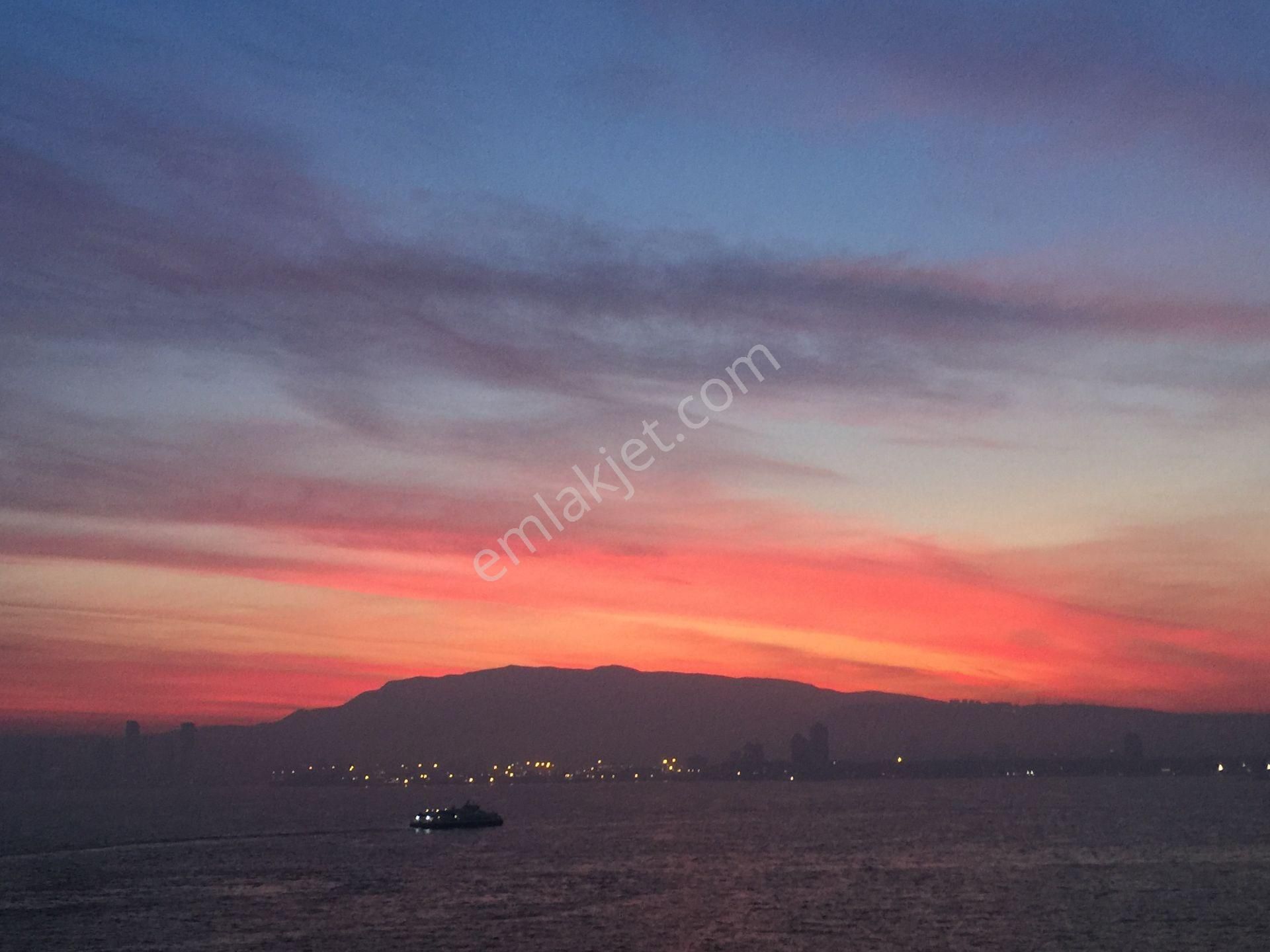 Karşıyaka Sahilde Projeden Sıfır 3 +1 Satılık Yalı Dairesı - Görsel 9