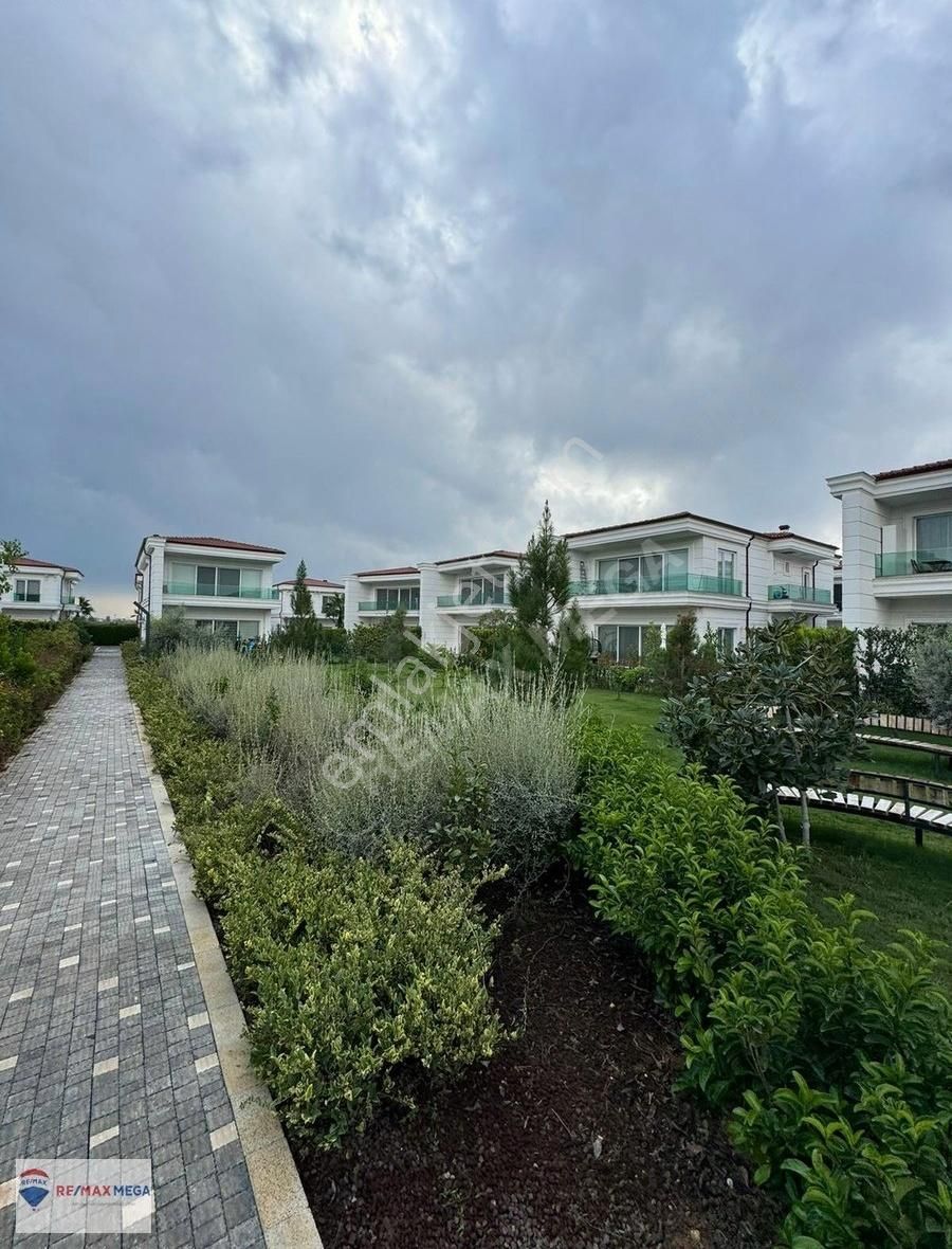 Döşemealtı Altınkale Satılık Villa GLORİA CİTY HAVUZ VE PEYZAJ MANZARALI VİLLA