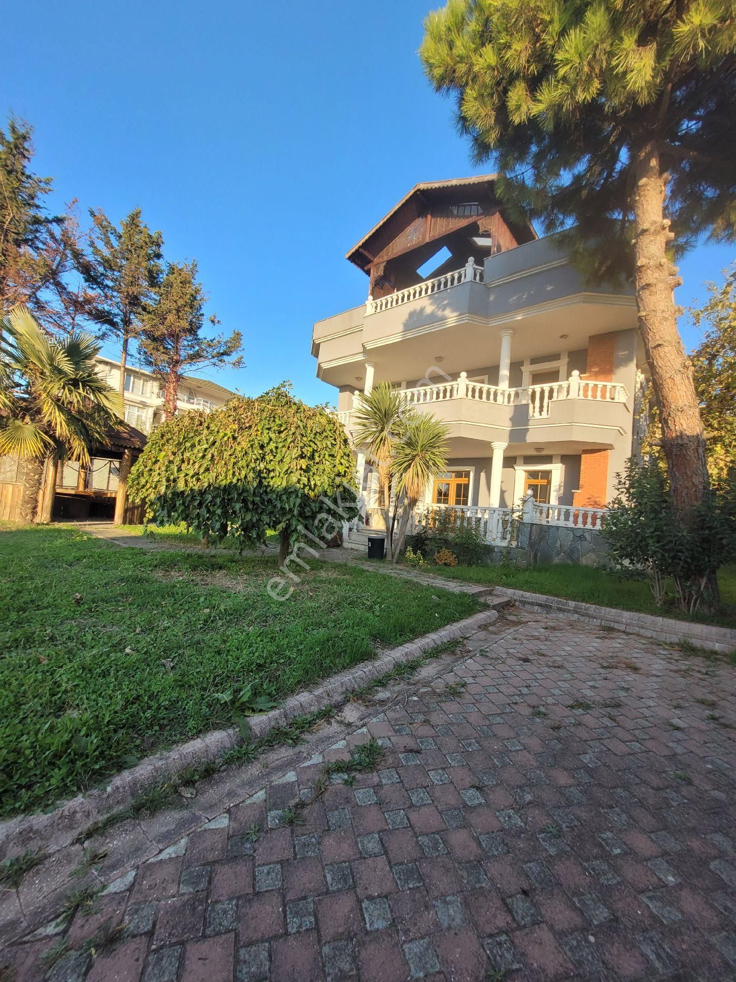 Büyükçekmece Çakmaklı Satılık Villa Buyukcekmece deniz manzarali mustakil villa