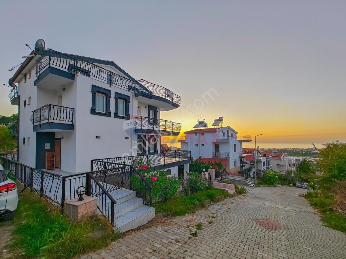 Kuşadası Karaova Satılık Villa Kuşadası Efes Evlerinde Satılık Deniz Manzaralı Köşe Konumlu Triblex Villa