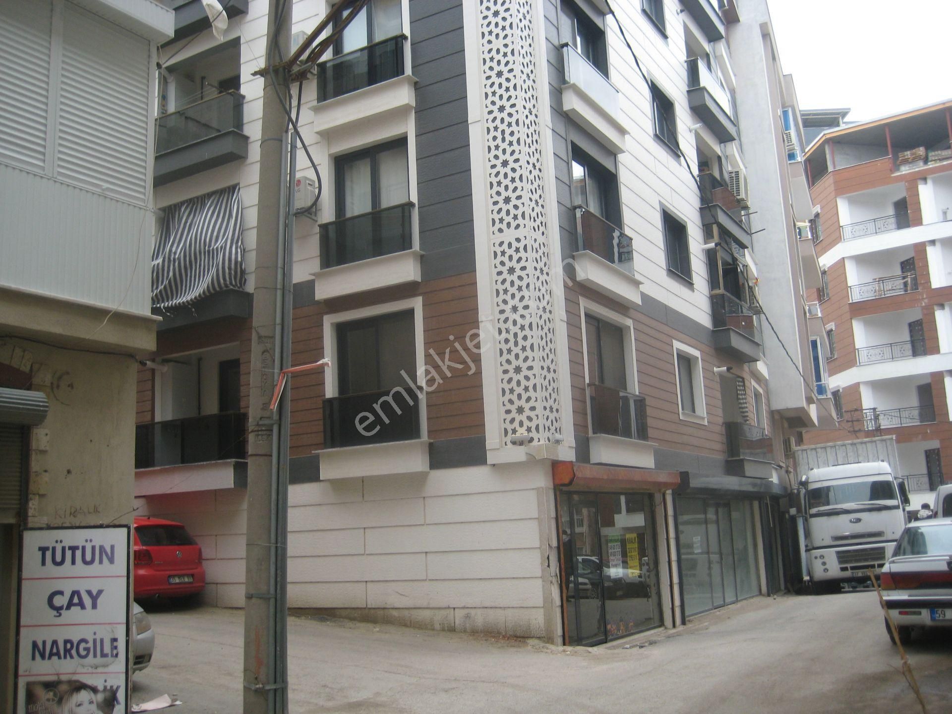 Acil.... Menemen Çarşıda Yeni 70 M2 Köşe Satılık Dükkan