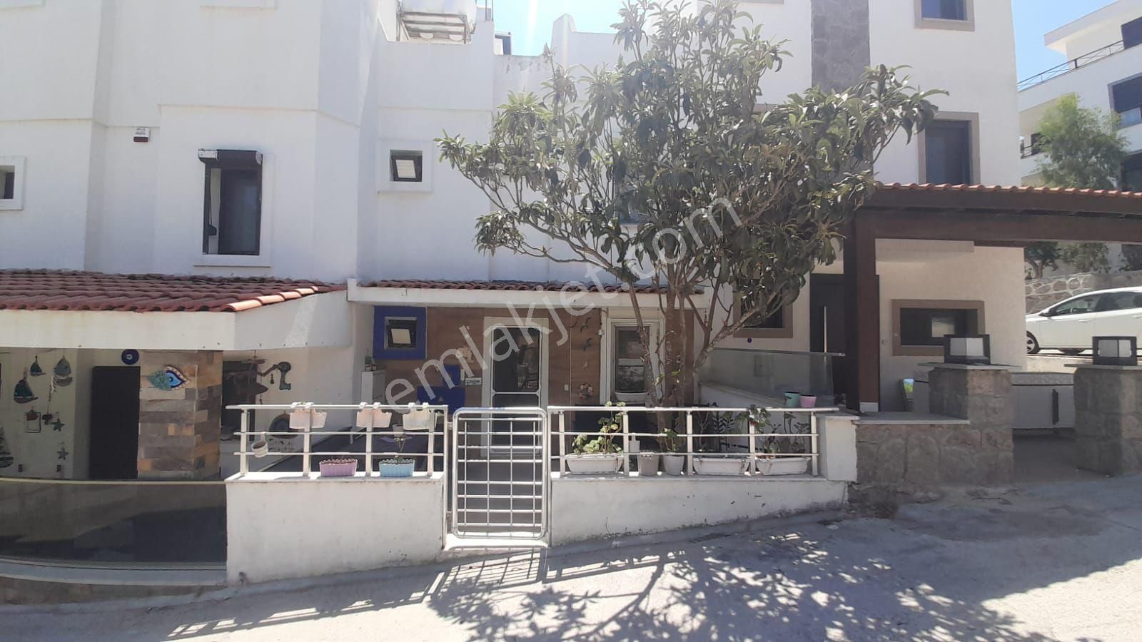 Bodrum İslamhaneleri Satılık Villa İslamhaneleri Deniz Manzaralı Site İçi Satılık 3+1 Triplex Villa