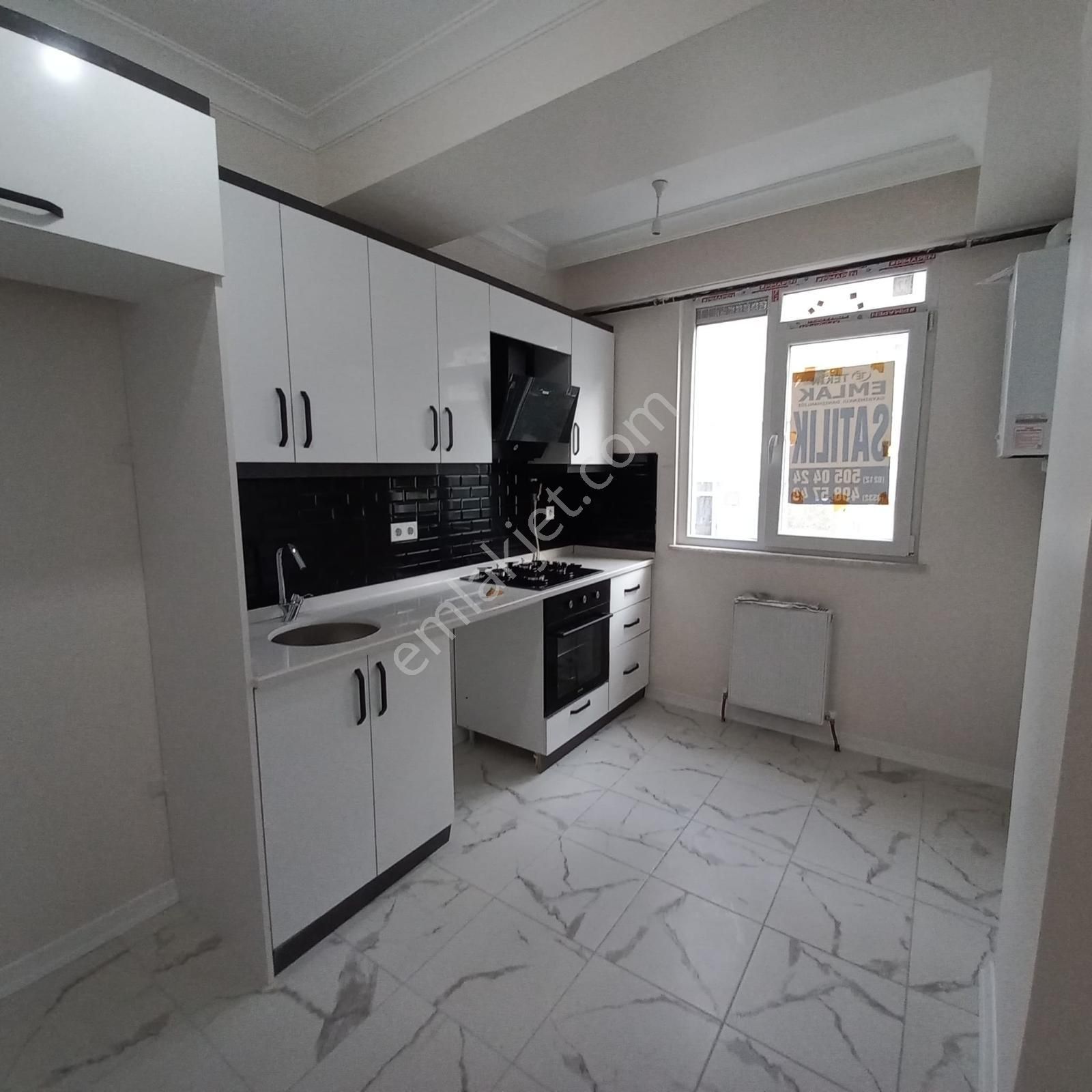 Güngören Mareşal Çakmak Satılık Daire  VANEden İNÖNÜ CADDESİNDE YENİBİNA ASANSÖRL2.KAT 2+1 85M2 DAİRE