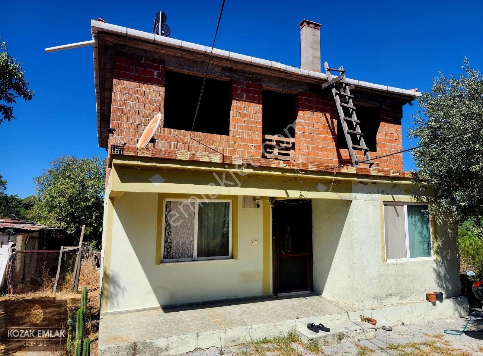 Bergama Kozak Okçular Bahçeli Köy Evi Satılık