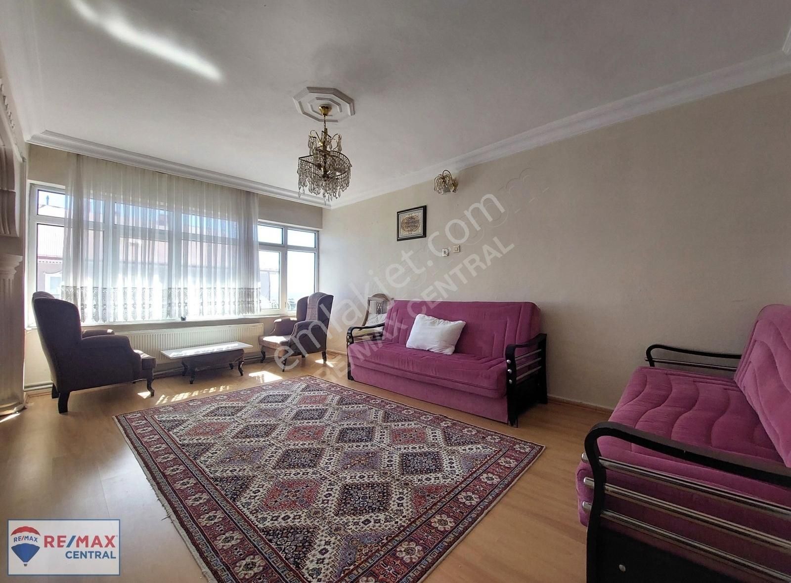 Sivas Merkez Halil Rıfatpaşa Kiralık Daire Remax Central'dan Merkezi Konumda Eşyalı Kiralık 2+1