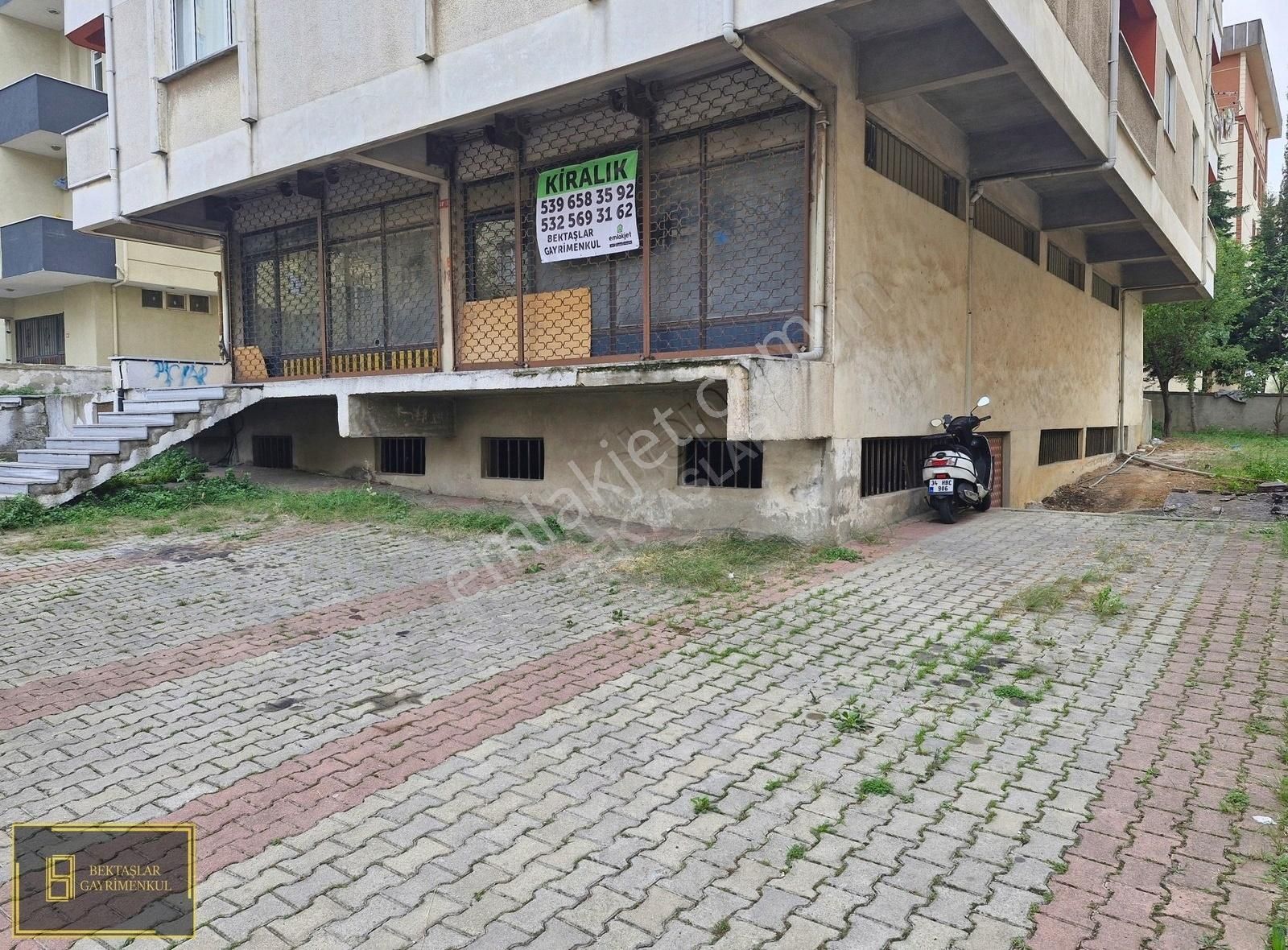 Maltepe Zümrütevler Kiralık Dükkan & Mağaza Maltepe'de;ticari Yanaşır,2 Katlı,350m² Dükkan&depo