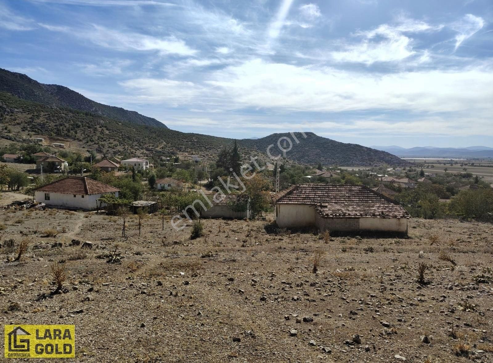 Korkuteli Köseler Satılık Villa İmarlı ARAÇ TAKASLI KORKUTELİ KÖSELERDE TEK TAPU İMARLI ARSA 622 M2