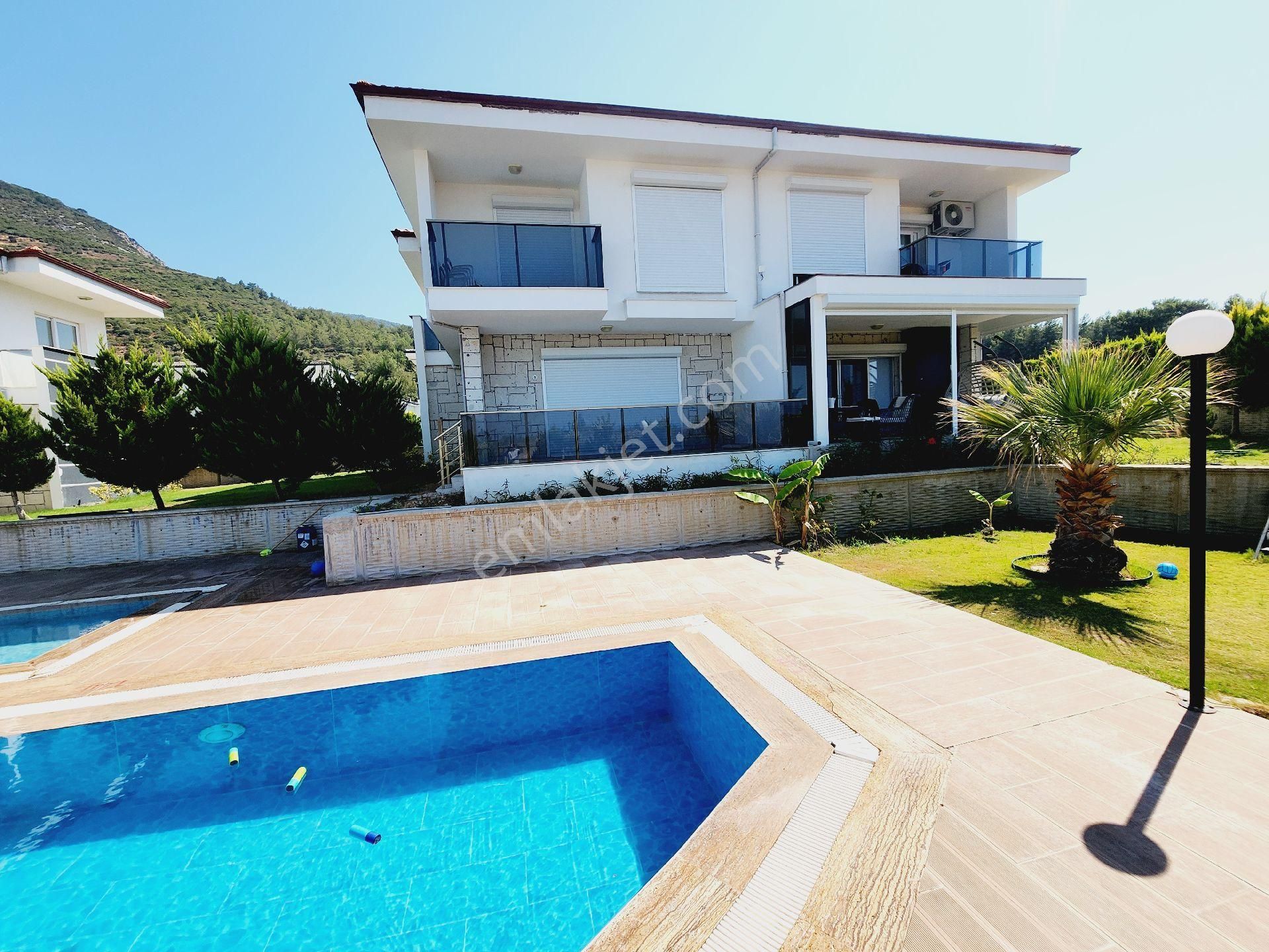 Kuşadası Güzelçamlı Satılık Villa Güzelçamlı satılık havuzlu sitede villa 