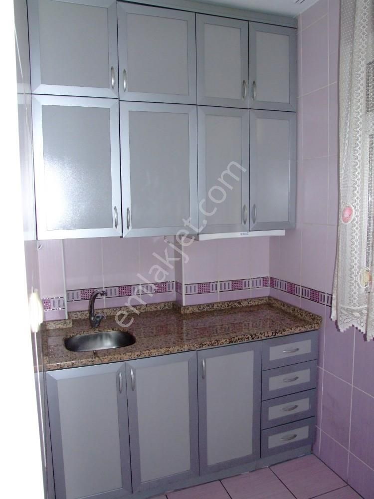 Bakırköy Kartaltepe Kiralık Daire İNCİRLİ ANA CDDEDE İŞ YRİNE/ KONUTA giriş kat otoparklı.