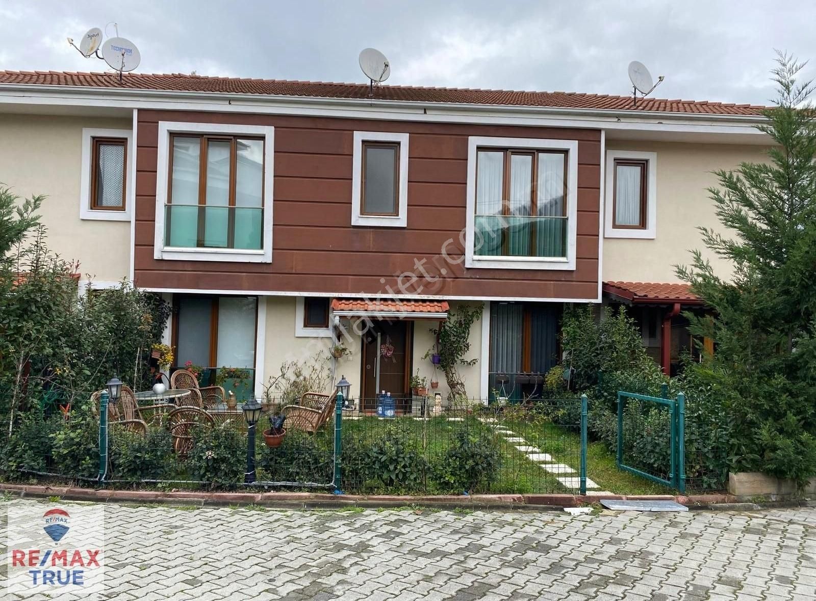 Başiskele Yeniköy Merkez Satılık Villa BAŞİSKELE YENİKÖY DE SİTE İÇERİSİNDE SATILIK 4+1 LÜKS VİLLA