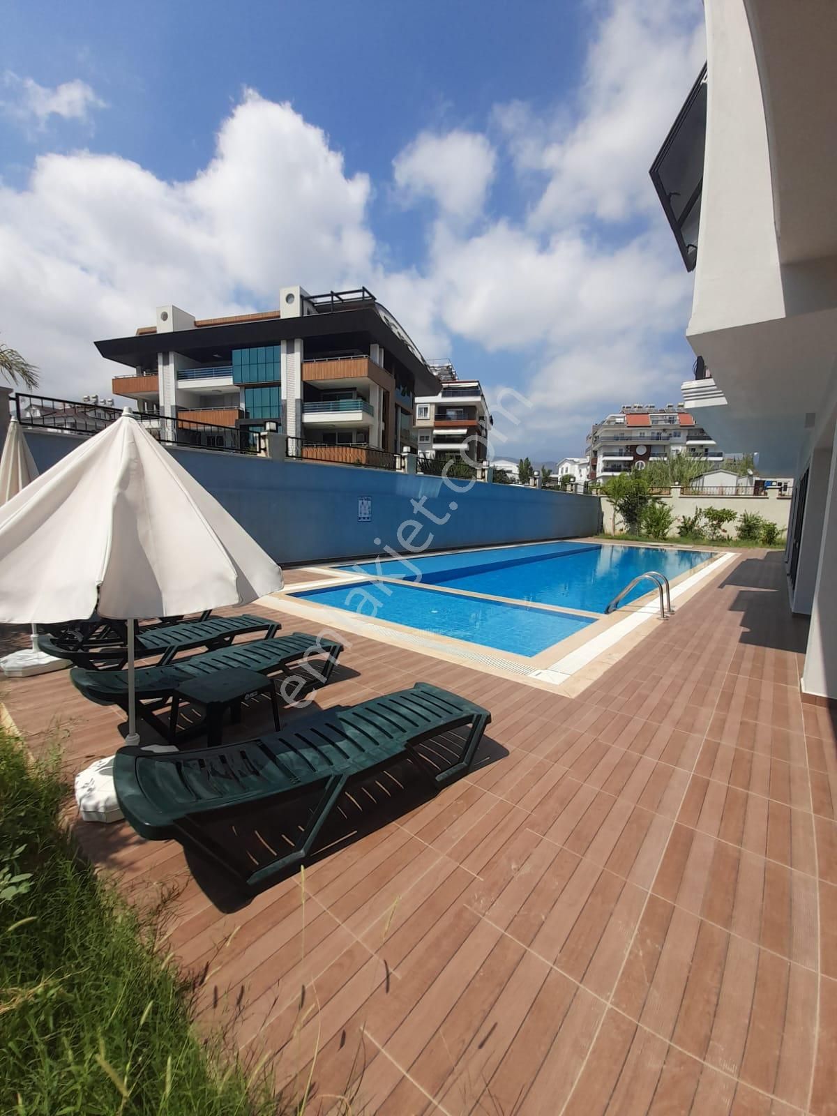 Alanya Oba Kiralık Daire  ALANYA OBA DA HASTAHANEYE YAKIN 2+1 HAVUZLU YILLIK PEŞİN  