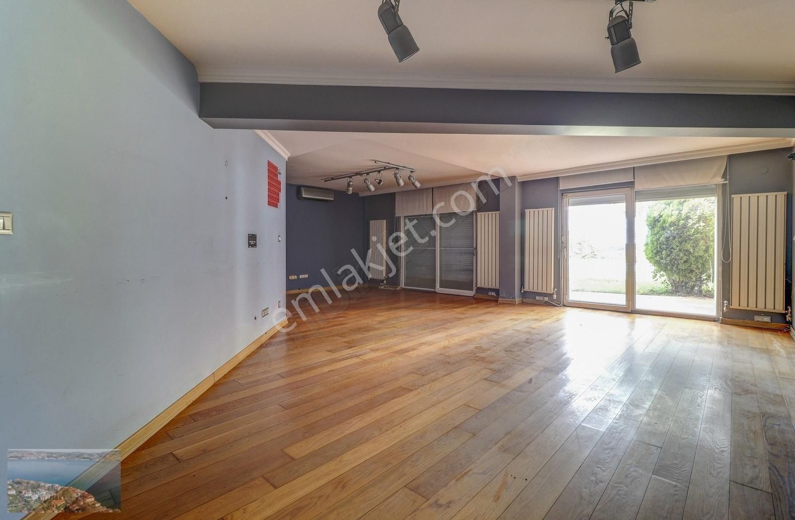 Zekeriyaköyde Fırsat: Deniz, Orman Manzaralı Büyük Bahçeli Villa - Görsel 27