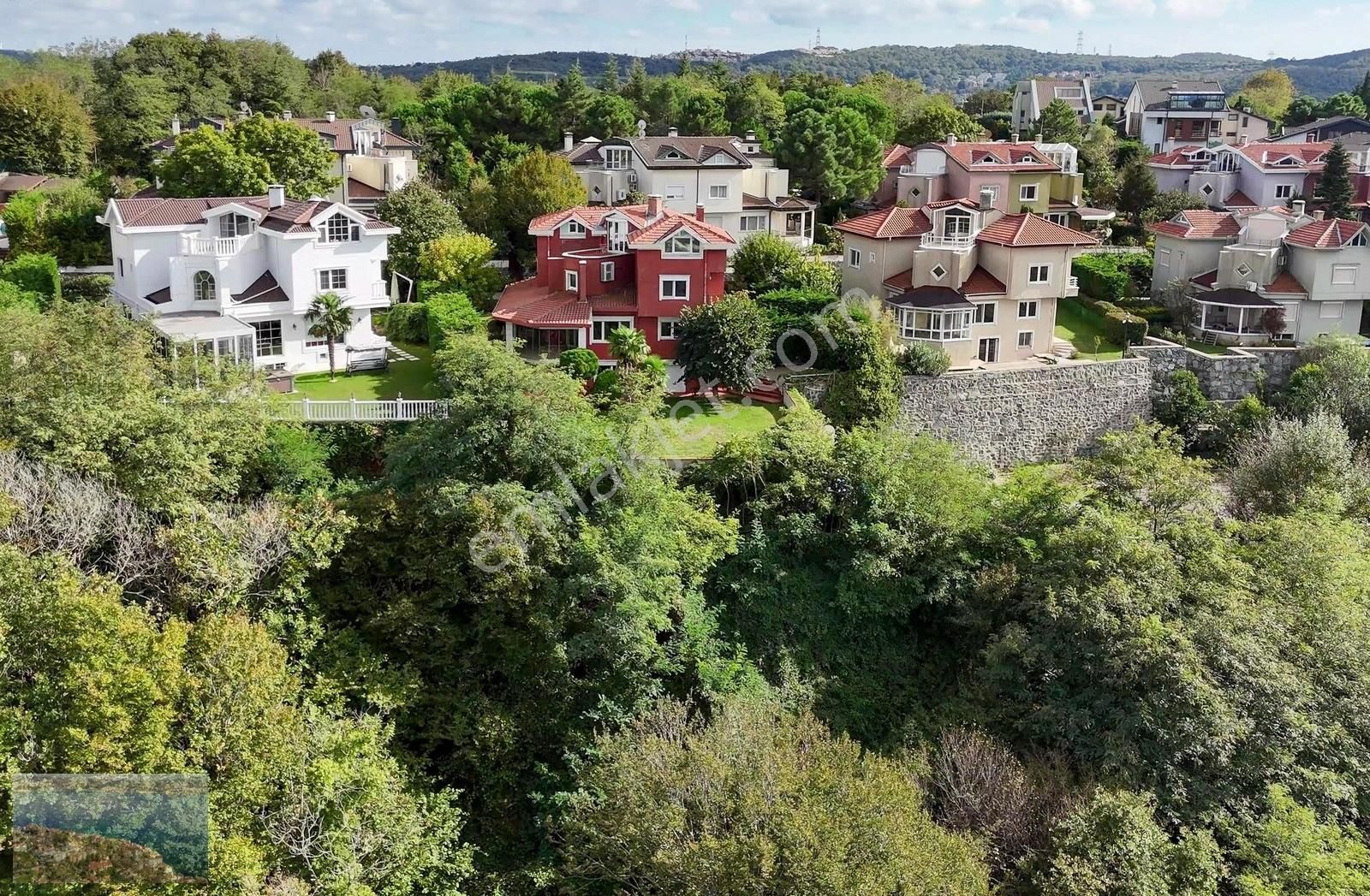 Zekeriyaköyde Fırsat: Deniz, Orman Manzaralı Büyük Bahçeli Villa - Görsel 15