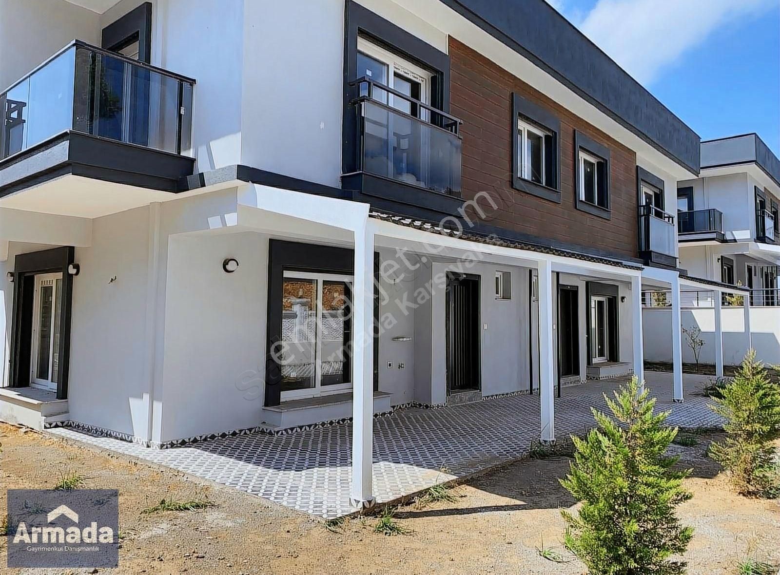 Foça Mustafa Kemal Atatürk Kiralık Villa İZMİR YENİ FOÇA'DA ANA KIZ KONAKLARI SİTESİNDE KİRALIK 3+1 VİLLA