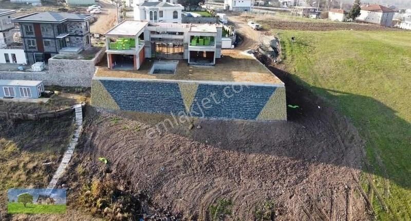 Başiskele Damlar Satılık Villa İmarlı DAMLARDA VİLLALIK 784 M² KÖŞE PARSEL