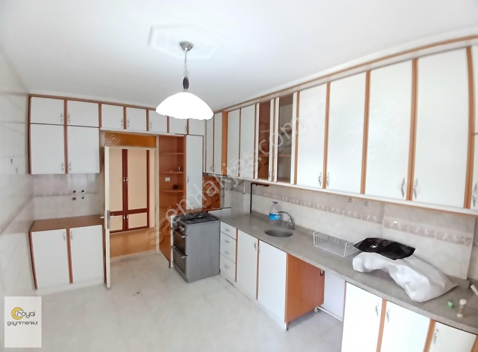 Merkezefendi Sırakapılar Kiralık Daire SIRAKAPILAR'DA DEVLET HASTANESİ YAKINI 190 M²4+1 ARAKAT BAKIMLI