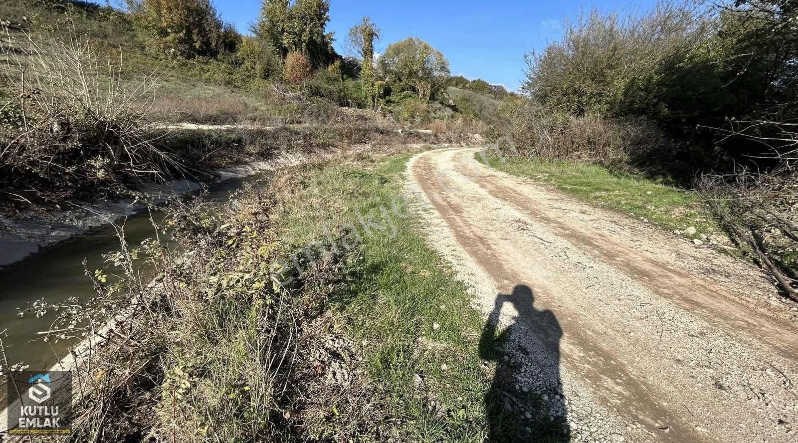 Bolu Merkez Yumrukaya Köyü (Merkez Mücavir) Satılık Tarla YUMRUKAYA KÖYÜ 1973 M2 YOLU SUYU MEVCUT SATILIK TARLA