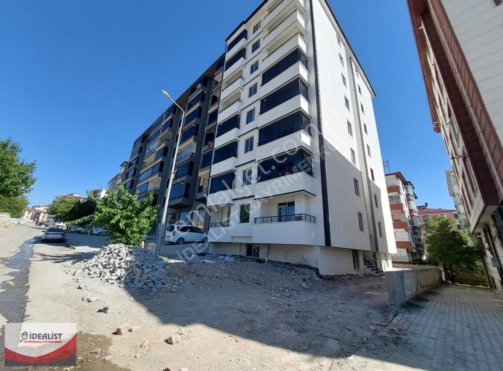 Elazığ Merkez Yeni Kiralık Daire İDEALİST GAYRİMENKULDEN FIRAT ÜNV YANINDA EŞYALI SIFIR 1+1 DAİRE