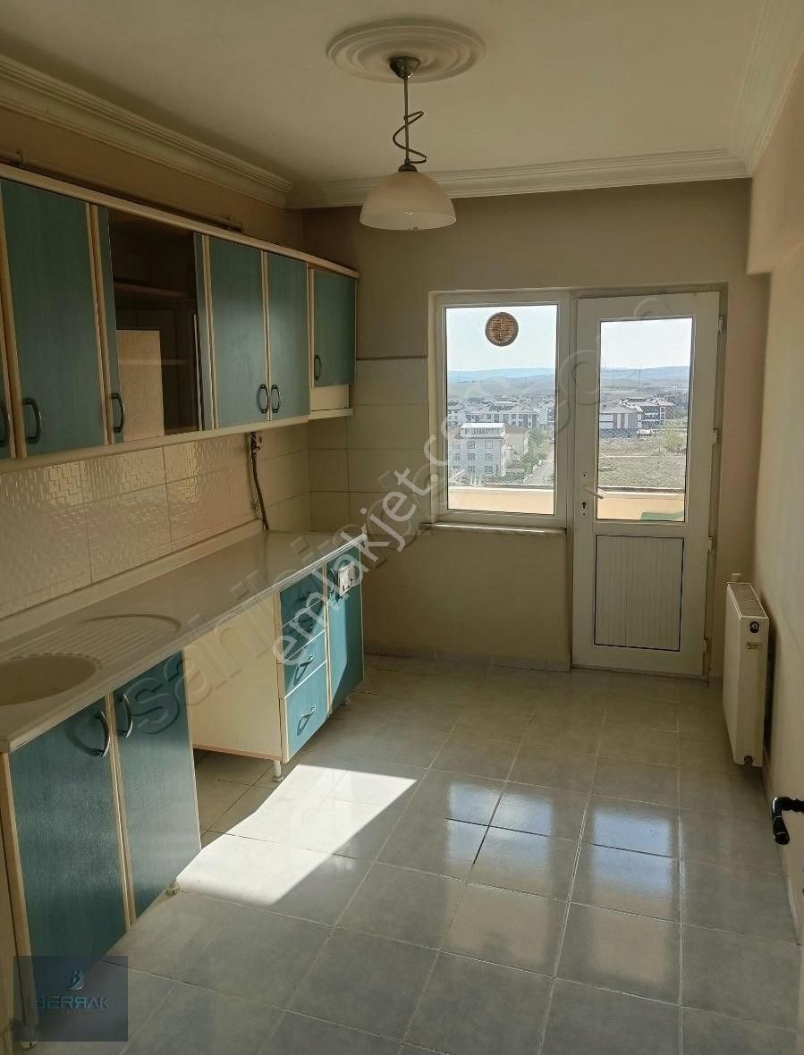 Çorlu Rumeli Kiralık Daire Berrak Gayrimenkulden Belediye konutlarında 3+1 kiralık daire