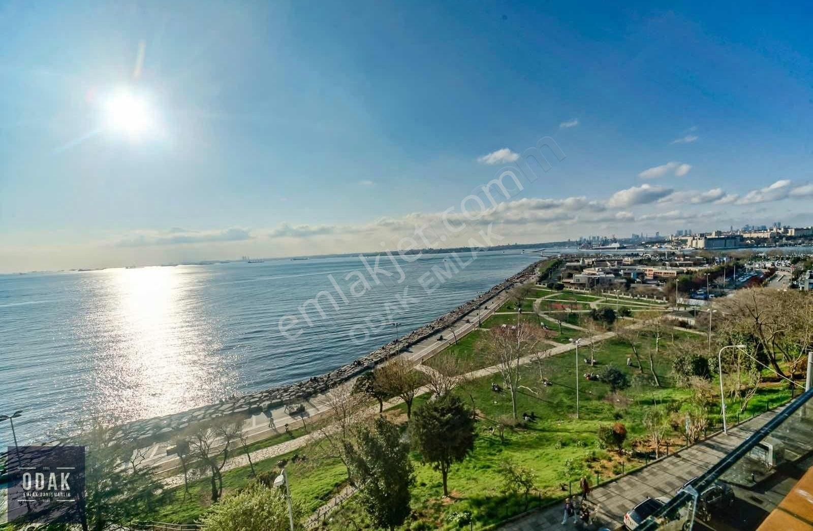 Kadıköy Caferağa Satılık Daire ODAK'tan Moda'da Tarihi Yarımada Manzaralı Ön Parsel Teras