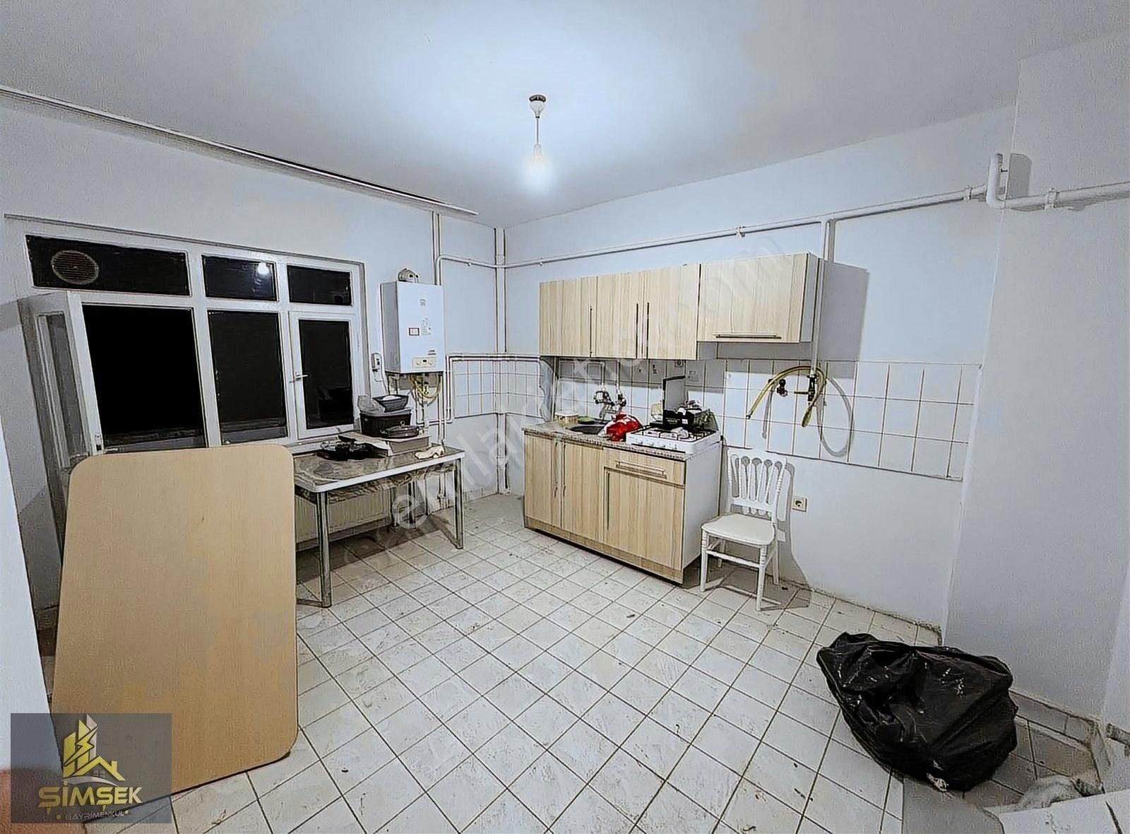 Vali Vahribey Caddesinde Satılık Ofis - Görsel 5