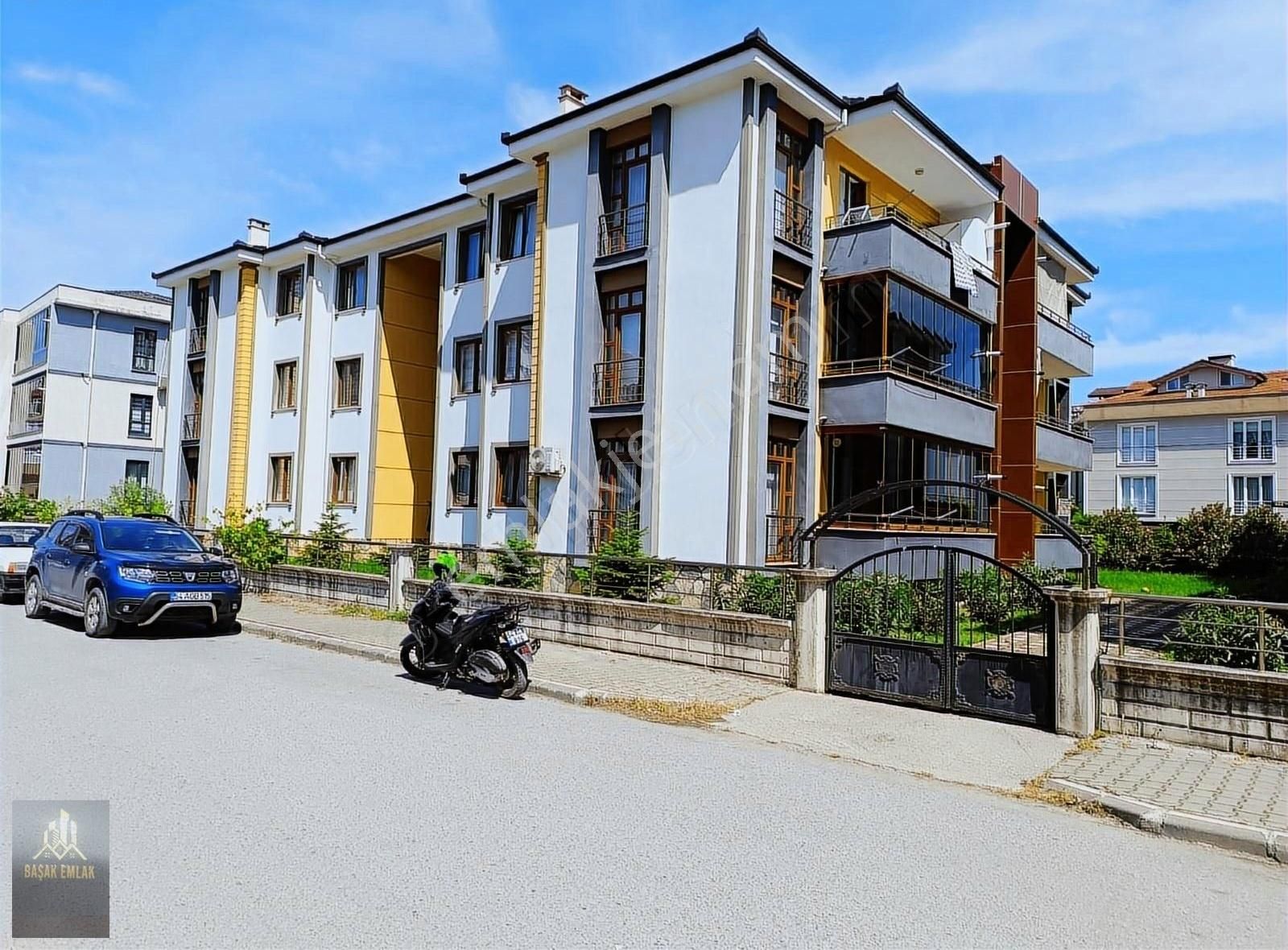 Erenler Dilmen Satılık Daire ERENLER DİLMEN MAH.3 KATLI 1.KAT 130m2 3+1 SATILIK DAİRE