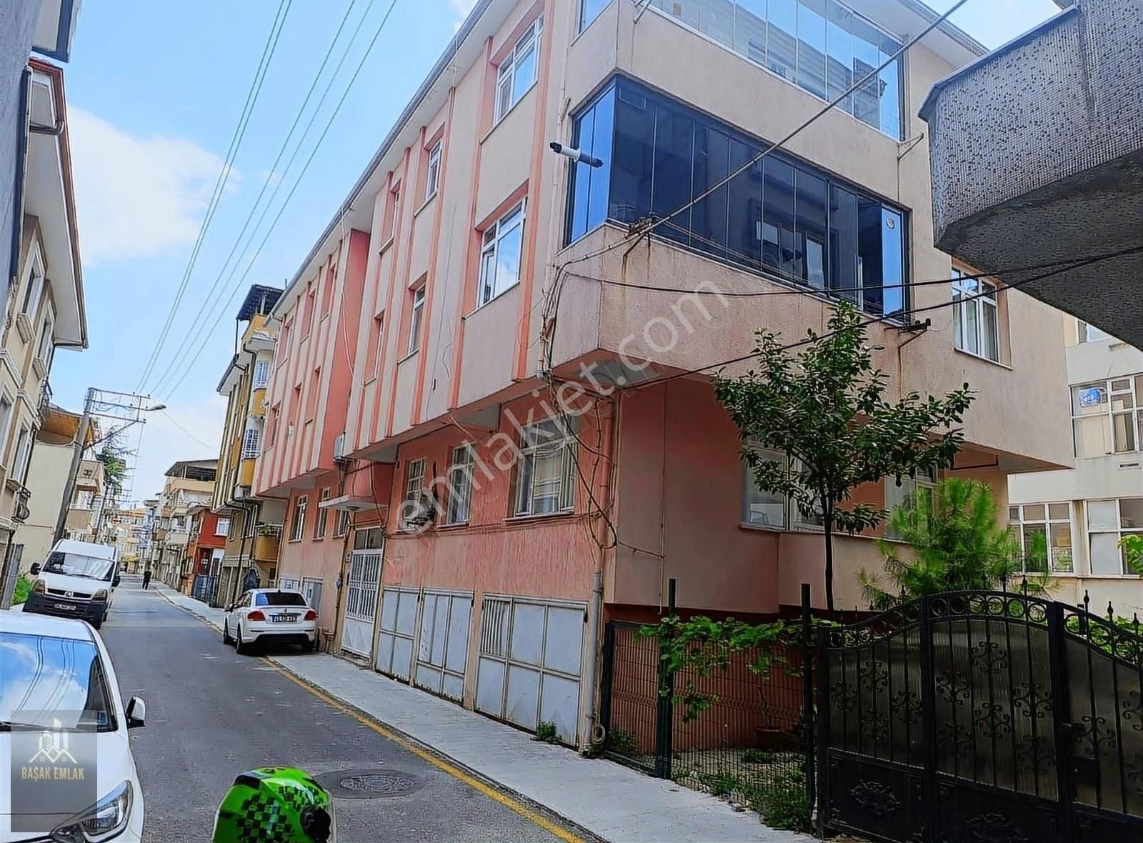 Adapazarı Yahyalar Satılık Daire YAHYALAR MAH.ANKARA CD.3 KATLI BİNANIN 1.KATI SATILIK DAİRE