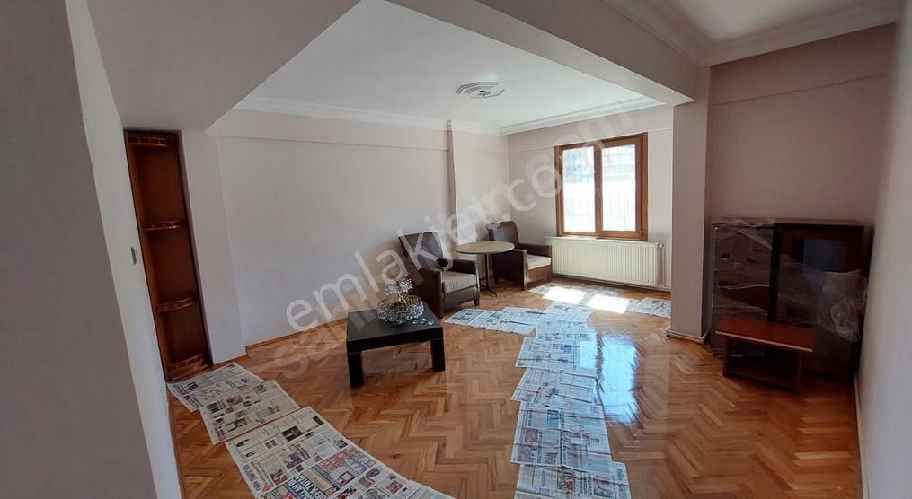 Kadıköy Bostancı Kiralık Daire  Bostancı Gösteri Merkezi Civarında Temiz 2+1 Daire