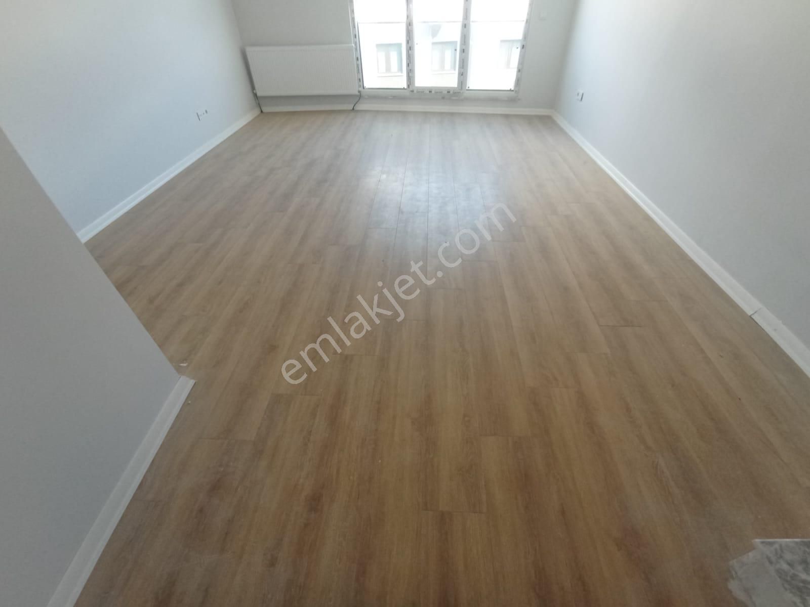 Maltepe Altıntepe Kiralık Daire  Altıntepe De Çift Bahçe Teraslı Ön Cephe Lüks 2+1