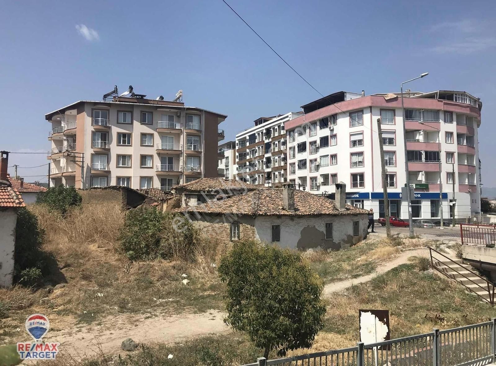 Kınık Osmaniye Satılık Konut İmarlı REMAX TARGET FIRAT' dan KINIK OSMANİYE'DE SATILIK 259m2 ARSA