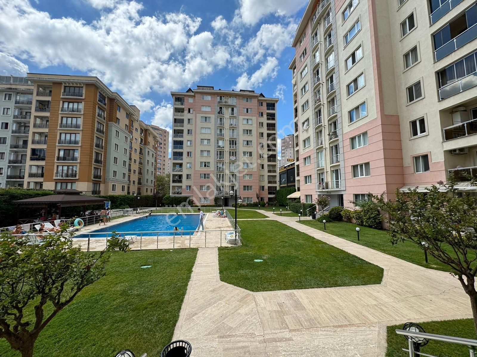 Beylikdüzü Adnan Kahveci Kiralık Daire  BEYLİKDÜZÜ YURT KONAKLARI 187m2 KİRALIK 3+1 BAHÇE KATI