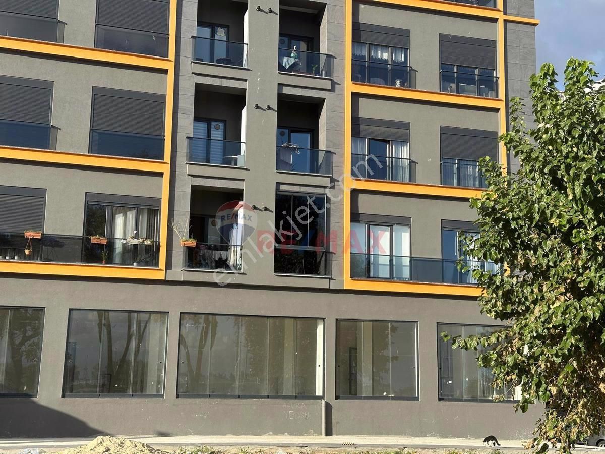 Bakırköy Cevizlik Kiralık Genel Bakırköy Sahil'de 390 M2 Kare Kiralık Dükkan