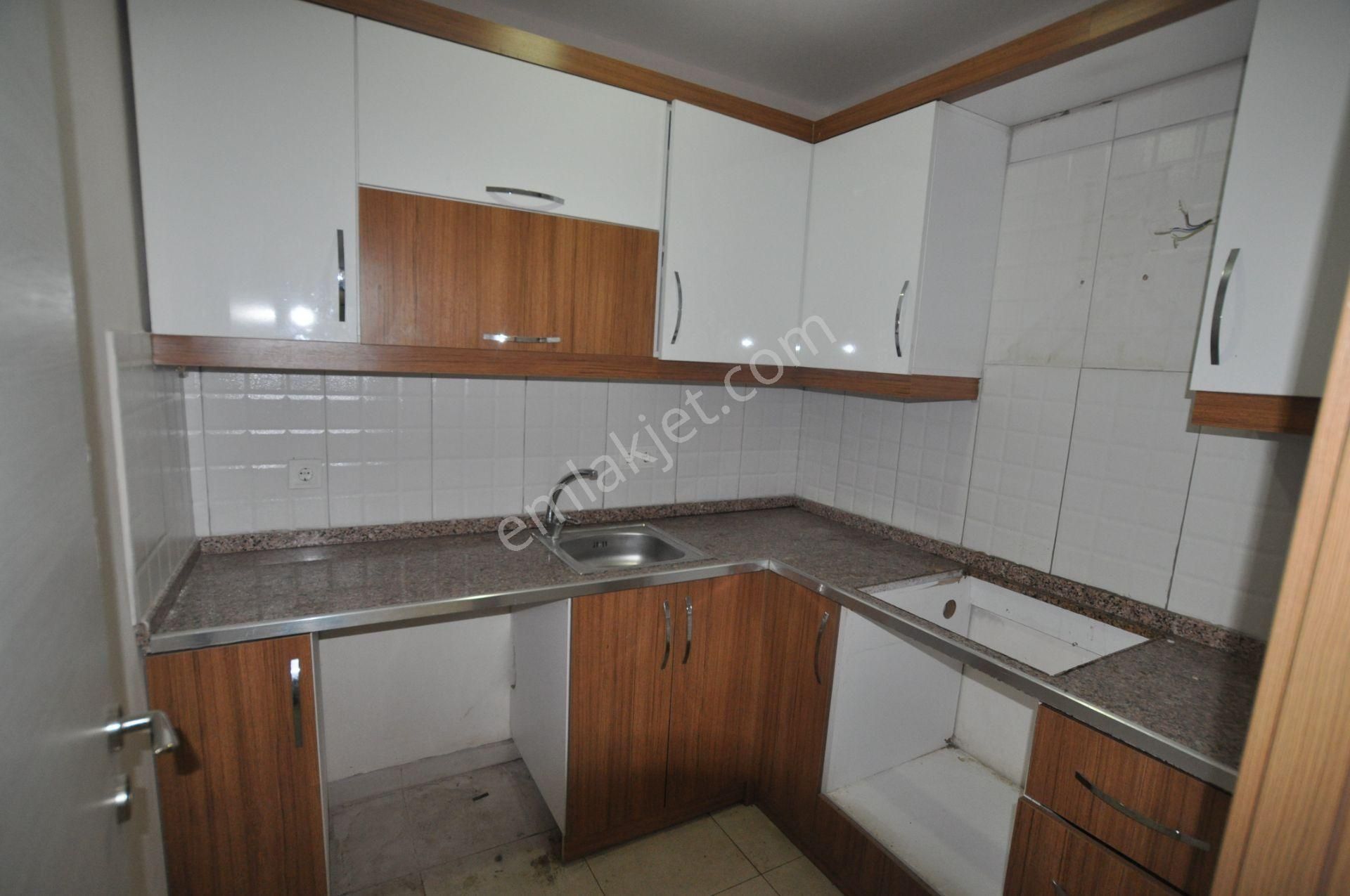 Alanya Mahmutlar Kiralık Ofis  ALANYA MAHMUTLAR MAHALLESİNDE, ATATÜRK CADDESİ ÜZERİNDE KİRALIK 2+1 OFİS!