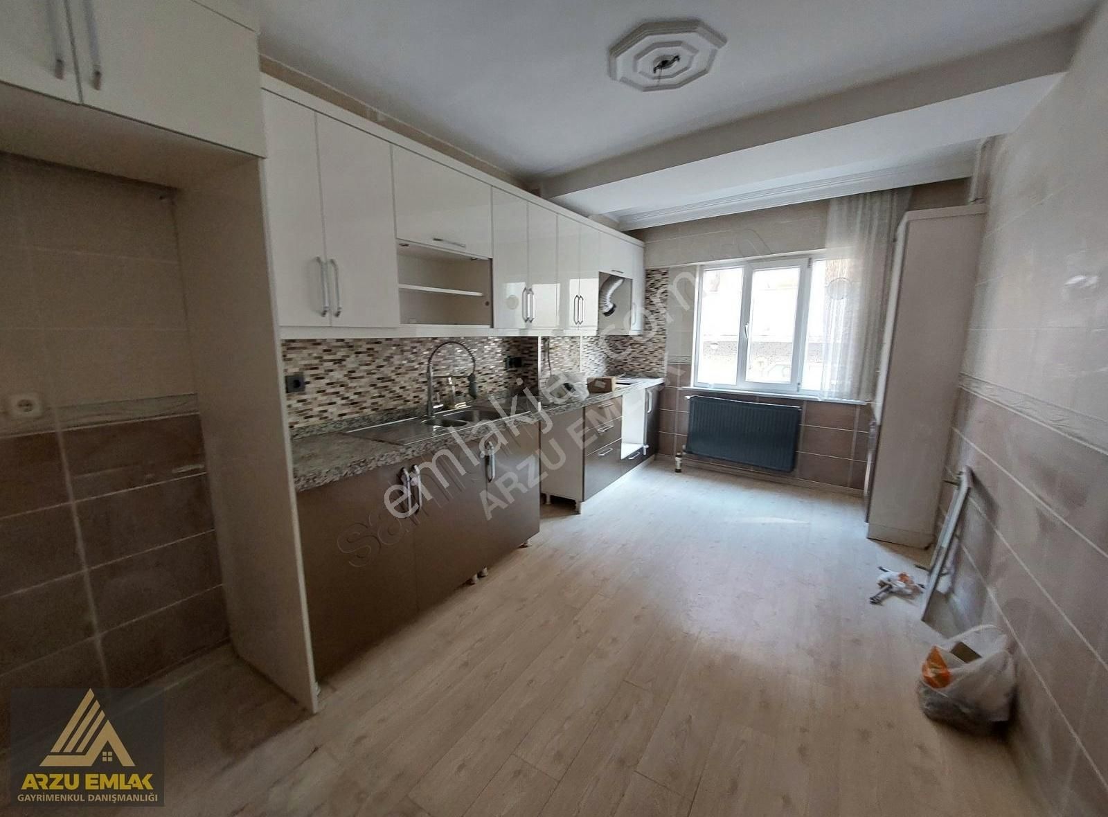 Sultangazi Gazi Kiralık Daire ARZU EMLAKTAN GAZİ MAH. KİRALIK 3+1 120M2 2. KAT DAİRE