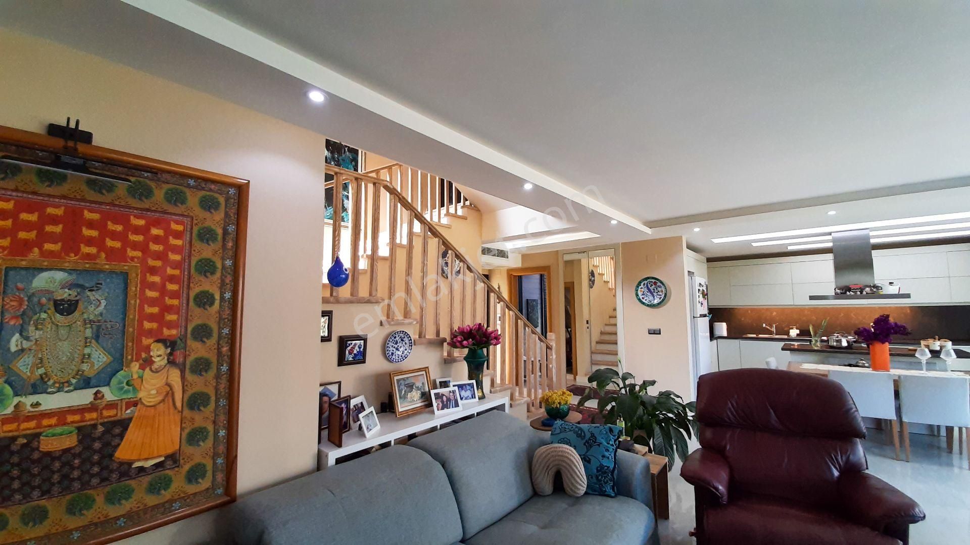 Urla Çeşmealtı'nda Site İçi Havuzlu Müstakil Villa - Görsel 25