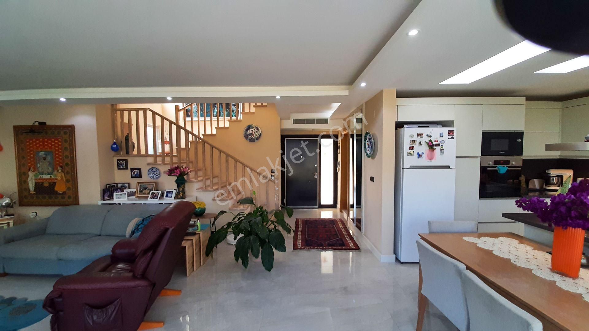 Urla Çeşmealtı'nda Site İçi Havuzlu Müstakil Villa - Görsel 23