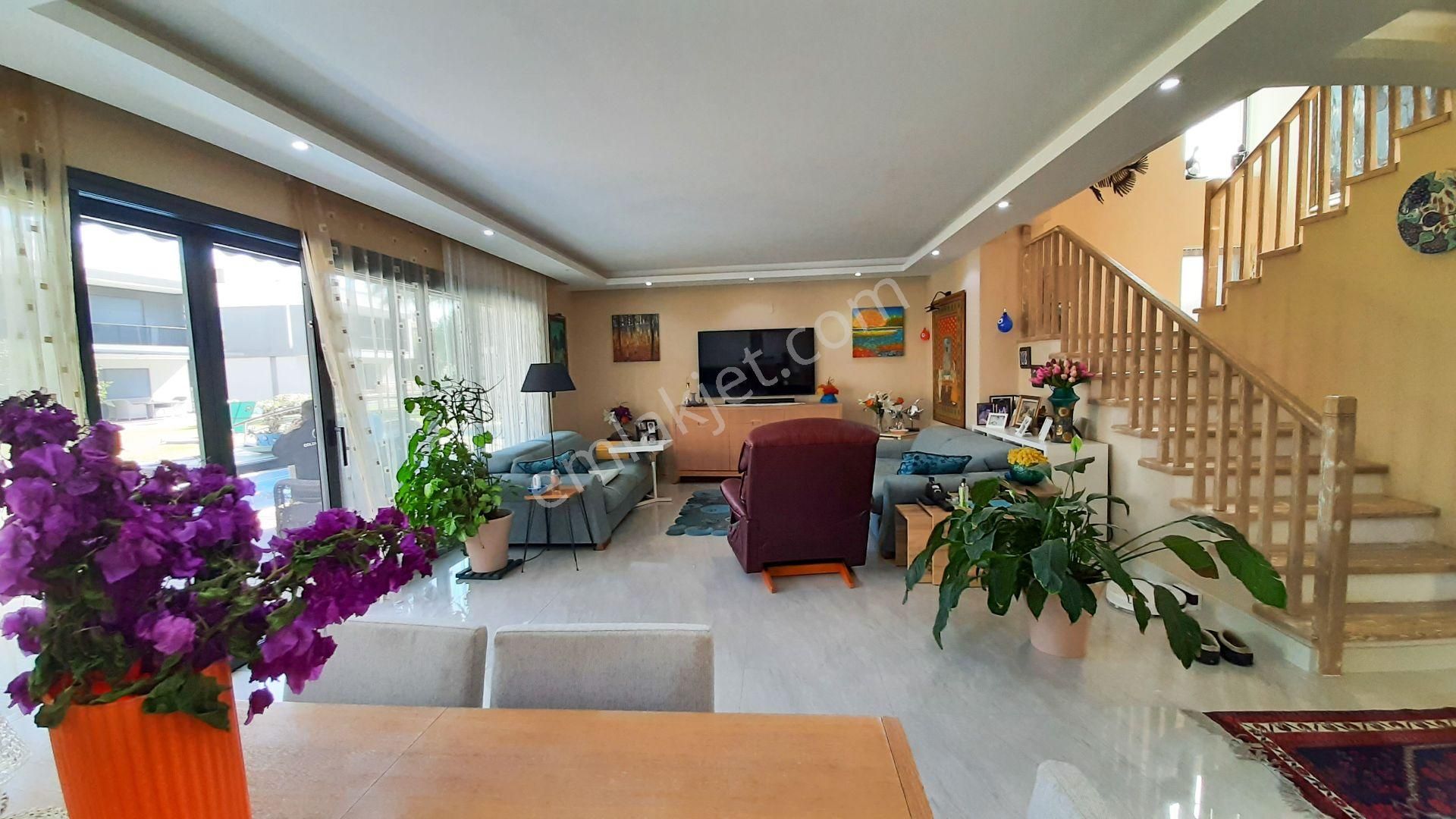 Urla Çeşmealtı'nda Site İçi Havuzlu Müstakil Villa - Görsel 28