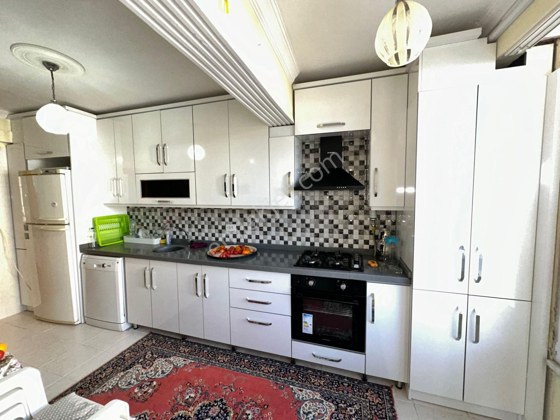 Altınkum'da 2+1 Doğalgazlı Ön Cephe Full Eşyalı Satılık Daire