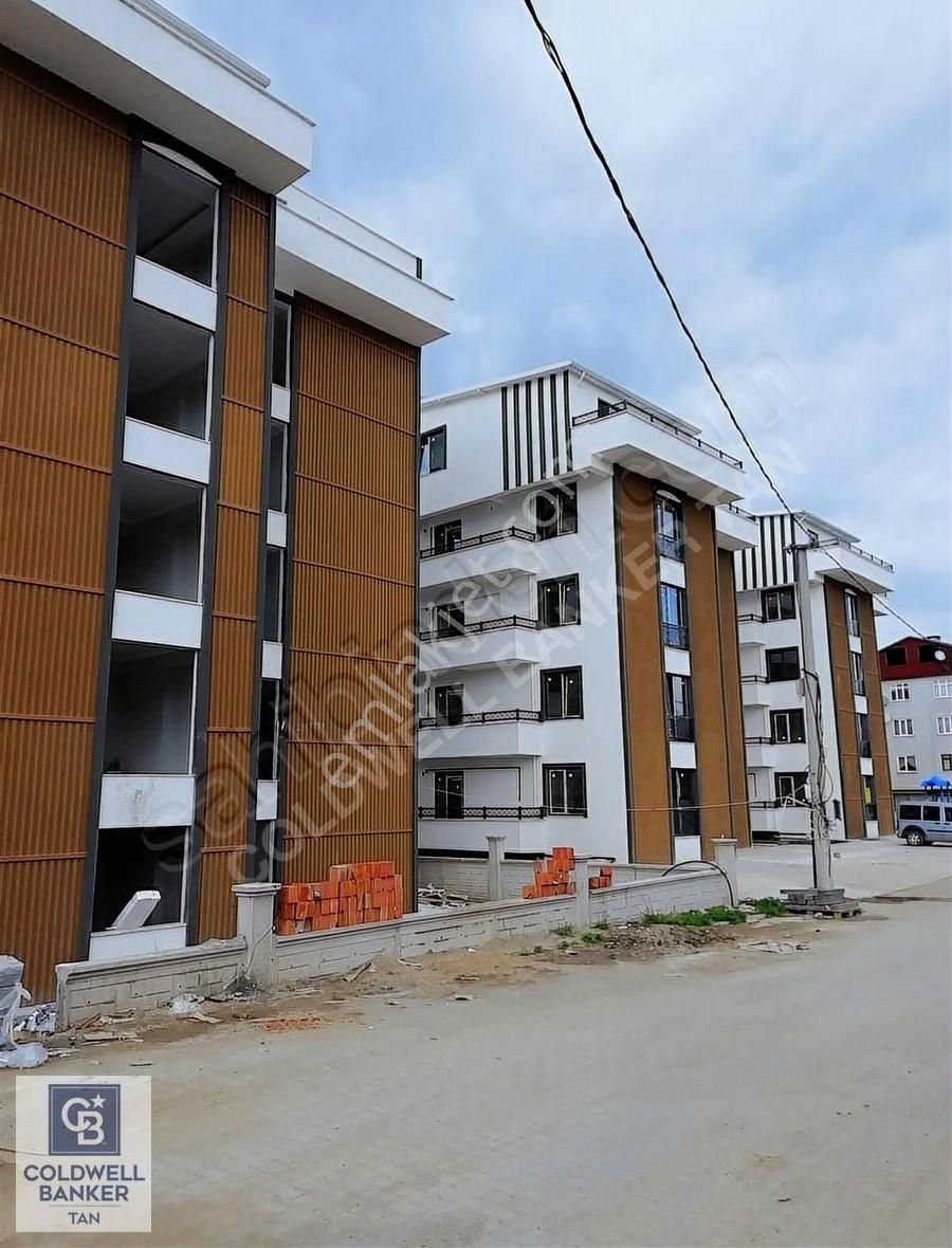 Gölcük Çiftlik Satılık Daire CB-TAN GÖLCÜK MERKEZDE ASANSÖRLÜ SİTE İÇİ 3+1 ARAKAT DAİRE