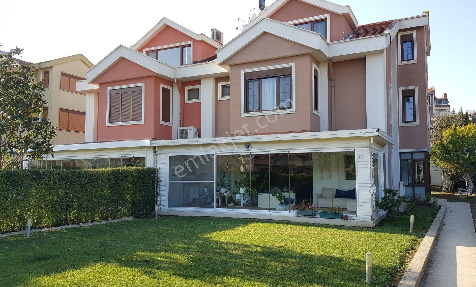 Başakşehir Bahçeşehir 2. Kısım Kiralık Villa  GARAJ_ HAVUZ_ GÜVENLİK_ ŞÖMİNE_ MÜSTAKİL BAHÇELİ_ TRİPLEX VİLLA