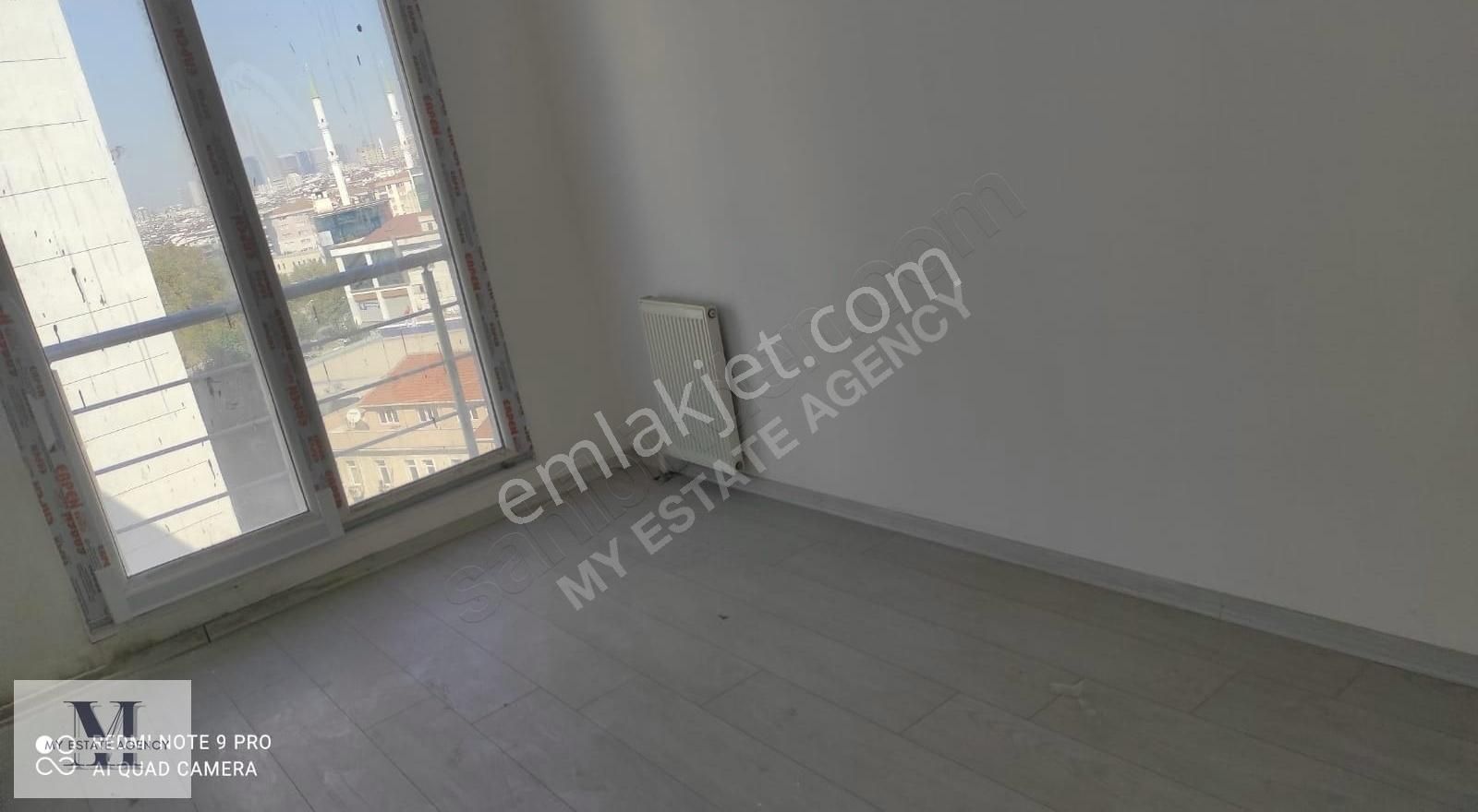 Esenyurt Zafer Satılık Daire SATILIK... Esenyurt Hayatpark 4 Sitesi 2+1 97 m2 Daire.