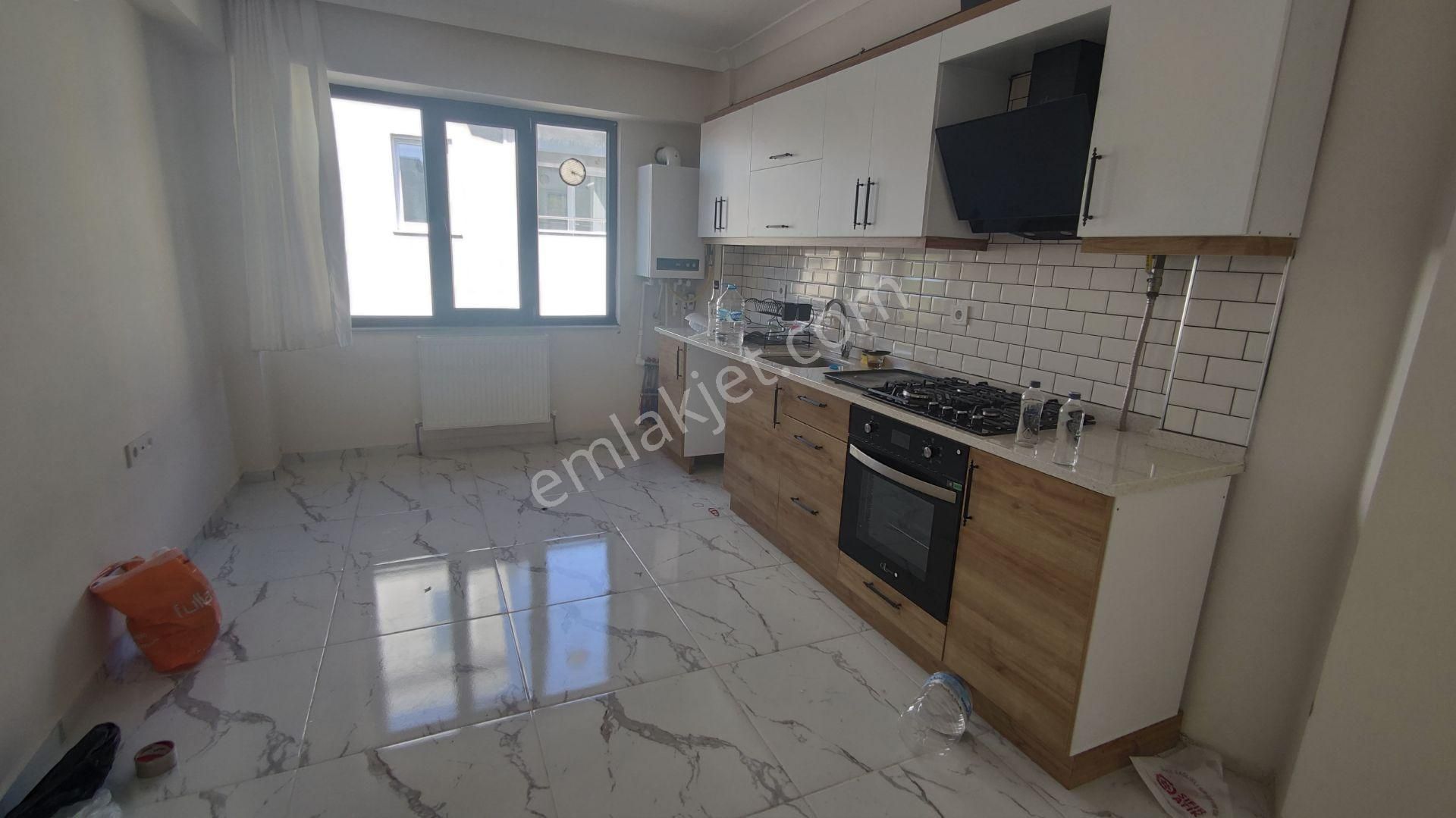 Bandırma Çınarlı Kiralık Daire Stm Emlak'tan Hürriyet Parkı Lokasyonunda Kiralık 2+1 Daire