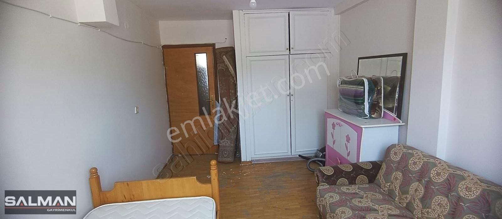 Karşıyaka Cumhuriyet Kiralık Daire K.YAKA CUMHURIYET MAH. EŞYALI 75 M2 KİRALIK 1+1 DAİRE