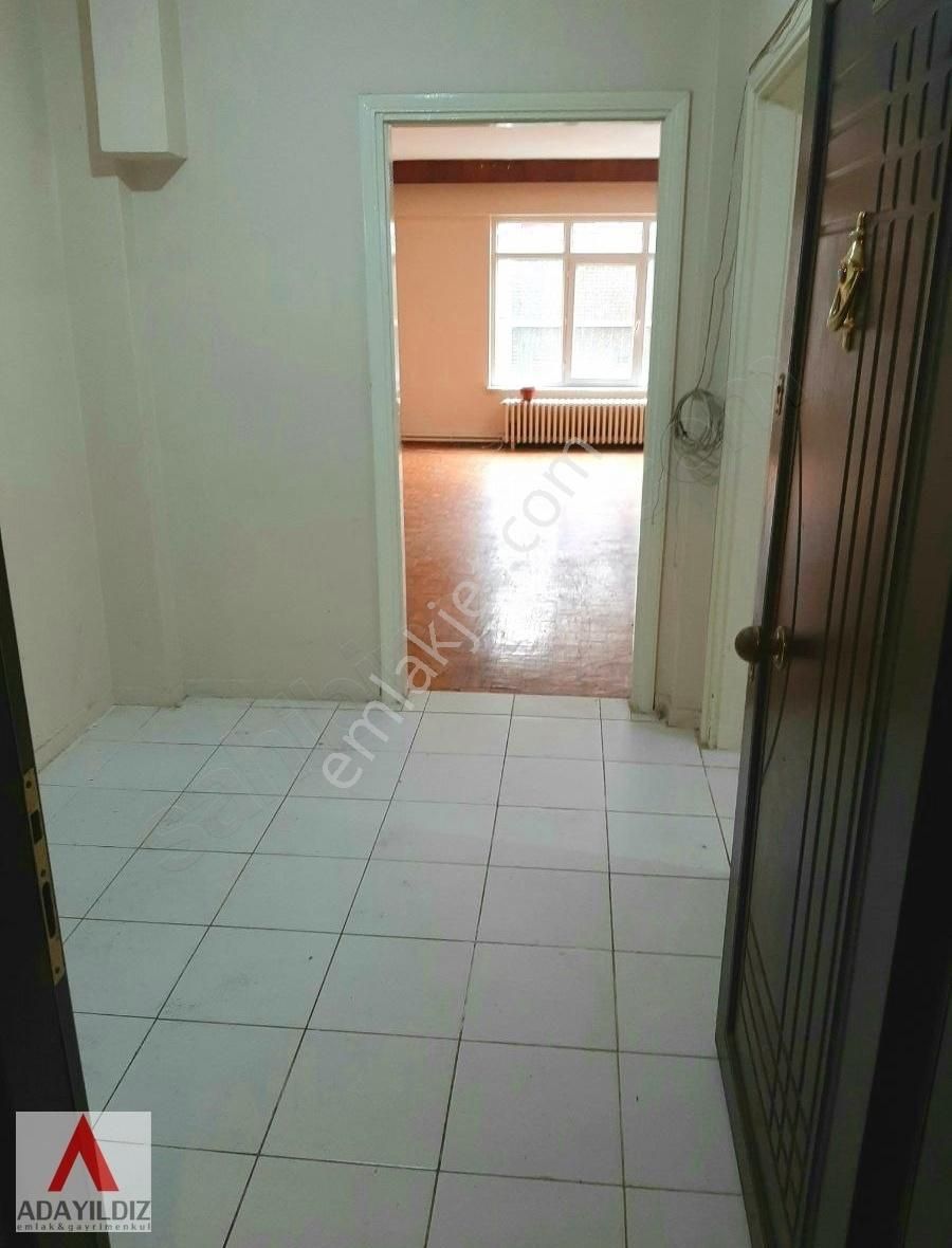 Adapazarı Cumhuriyet Kiralık Daire Şehrin Merkezi Çark Caddesinde Kiralık 3+1 Daire