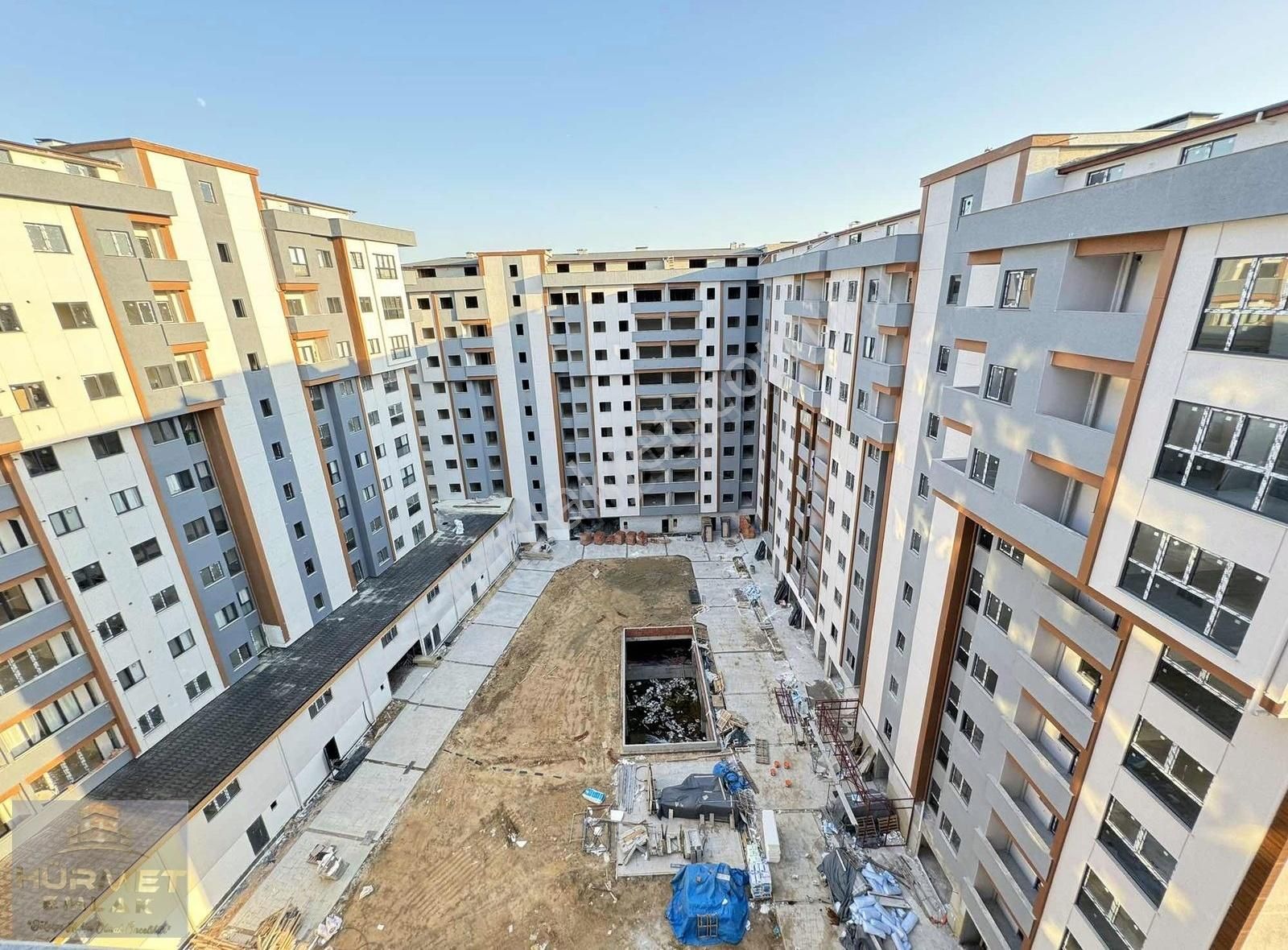 Tuzla Postane Satılık Daire POSTANE MAH.3+1 120M2 LÜX SİTEDE EBEVEYN BANYOLU ASANSÖRLÜ DAİRE