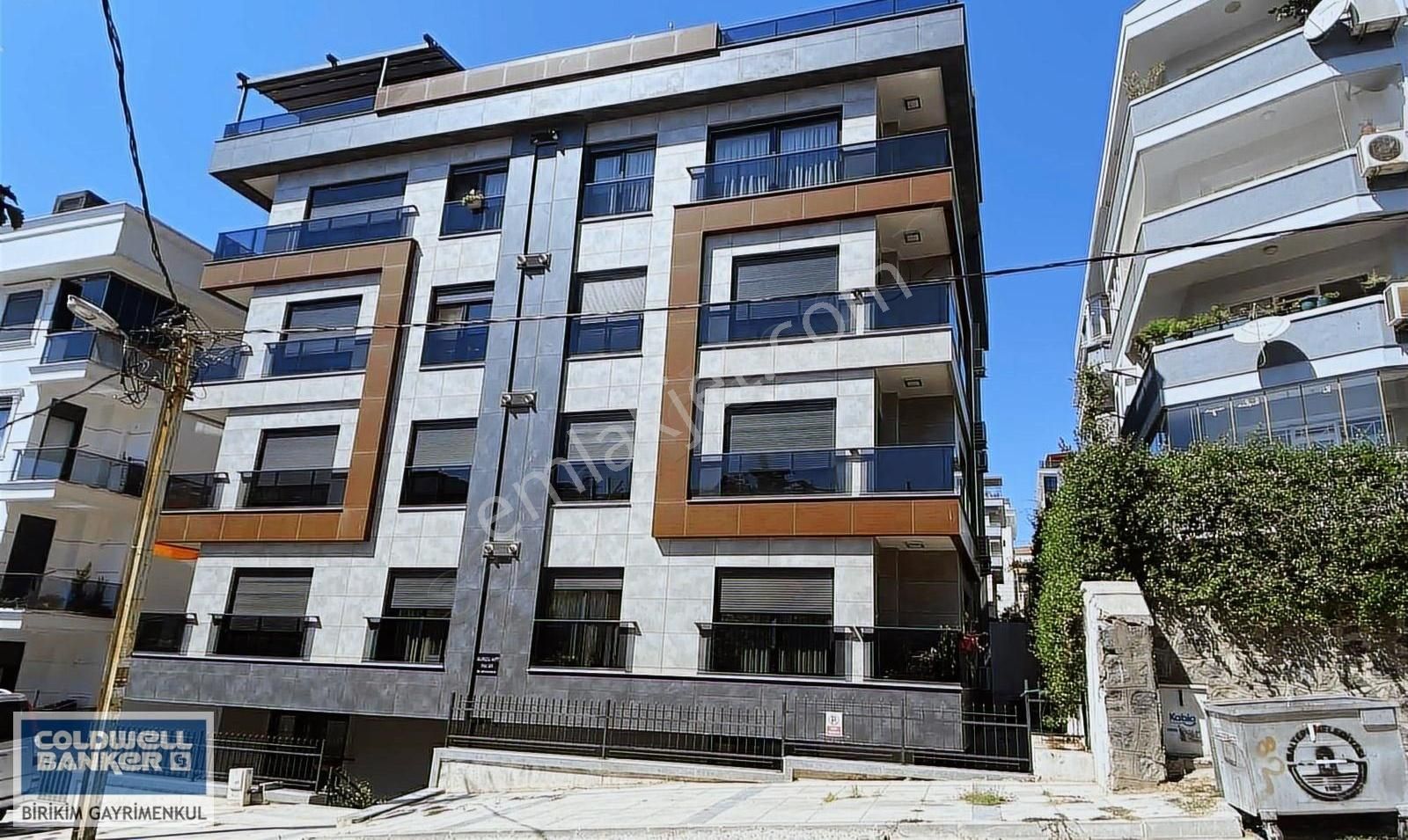 Maltepe Feyzullah Satılık Daire HARİKA KONUMDA AŞIKLAR TEPESİNDE BAHÇE KULLANIMLI 3+1 DAİRE