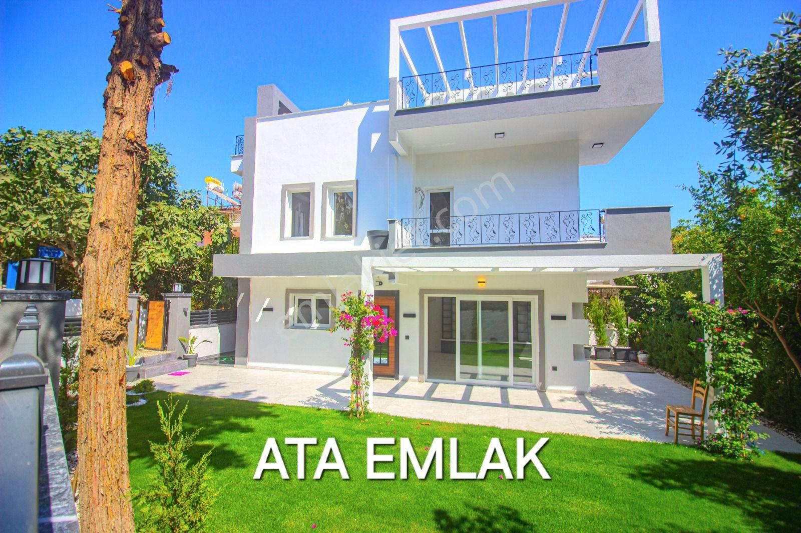 Kuşadası Kadınlar Denizi Satılık Villa KUŞADASINDA YAZ-KIŞ OTURMAYA UYGUN FUL YAPILI BAHÇELİ 3+1 VİLLA