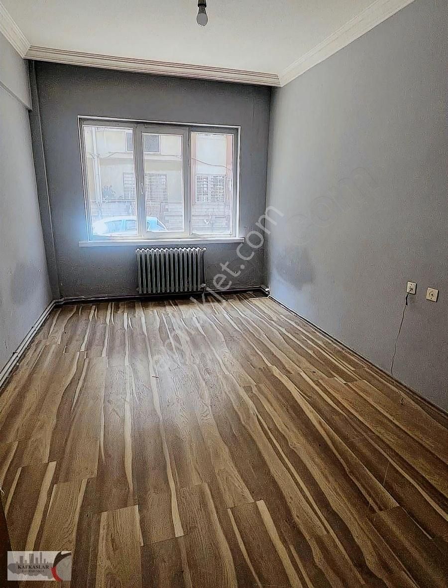 Tepebaşı Yenibağlar Kiralık Daire Kafkaslar Gayrimenkulden Tutanlı Sokakta 3+1 Daire